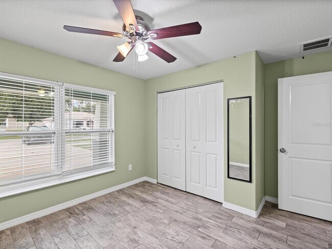 Building Photo - 1238 Vista Way