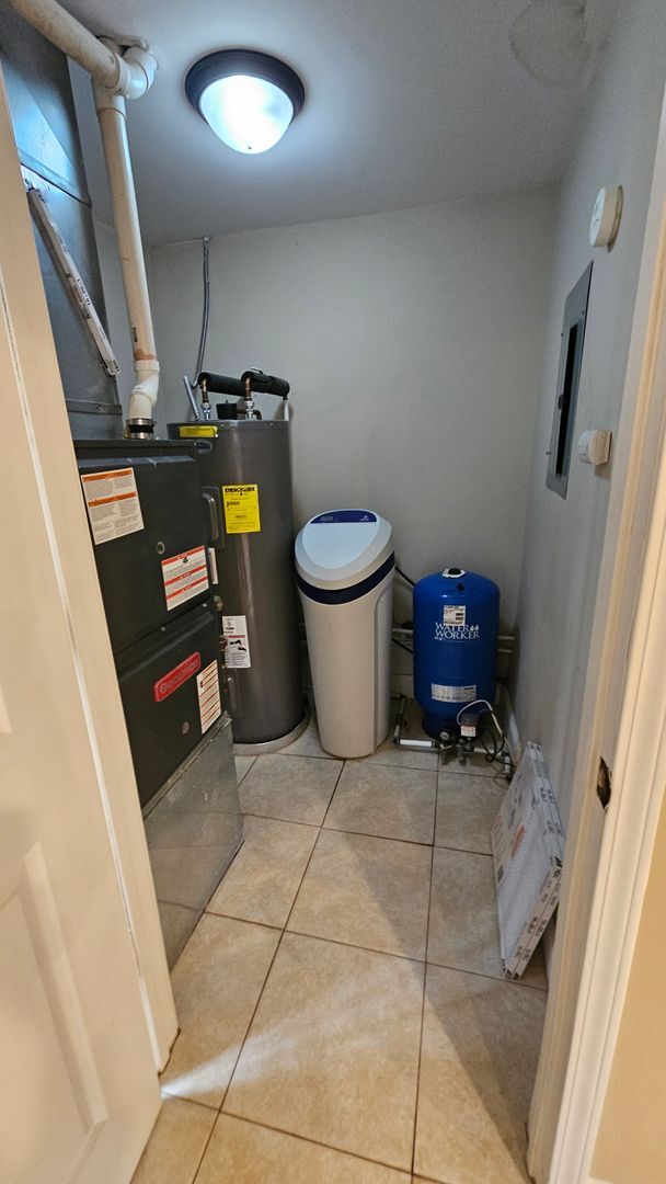 Building Photo - UPDATED BEAUTIFUL 3 BEDROOM/2 BATH