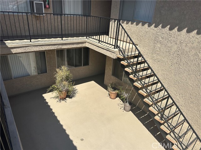 Building Photo - 939 S Cabrillo Ave