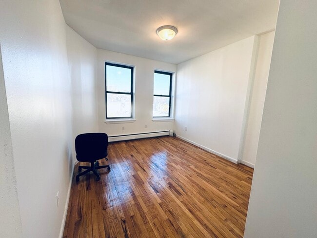 Building Photo - 336 4th St