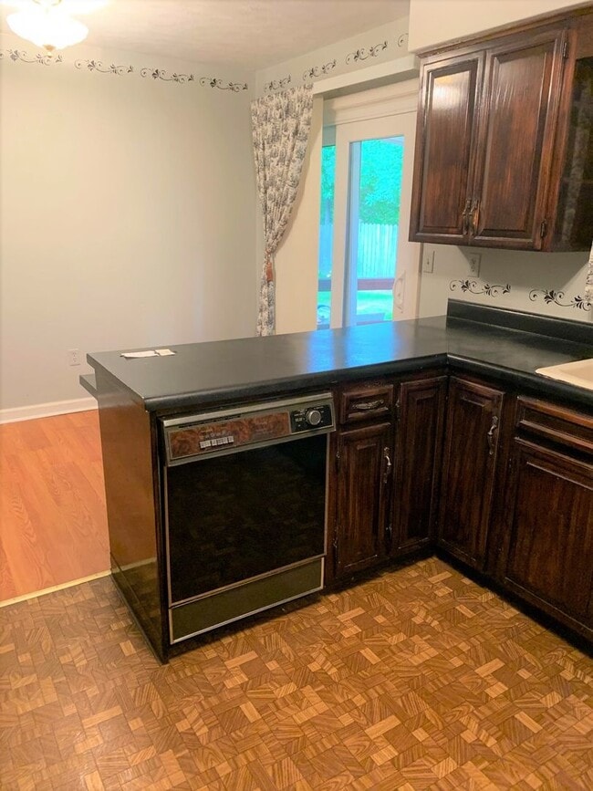Building Photo - 3 Bedroom / 2 Bath Brick Home Jonesborough...