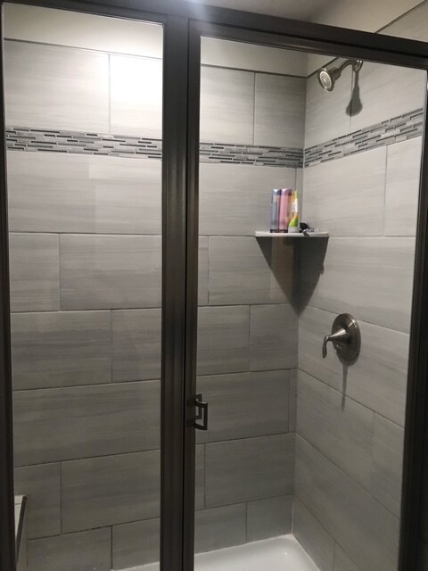 Primary bathroom - 624 Heathland Trl