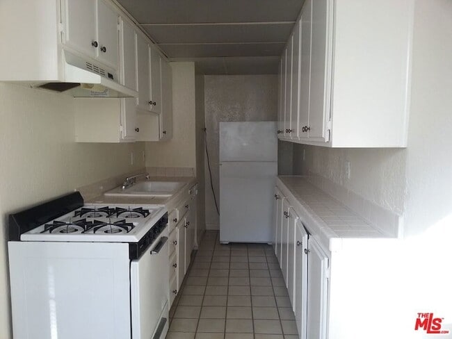 Building Photo - 5640 Franklin Ave