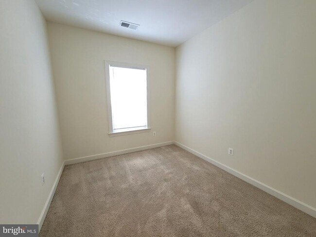 Building Photo - 4066 Finsbury Lane
