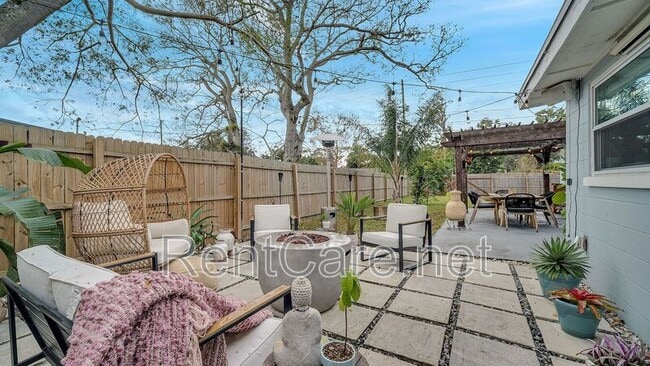 Building Photo - 8008 Lake Eve Dr