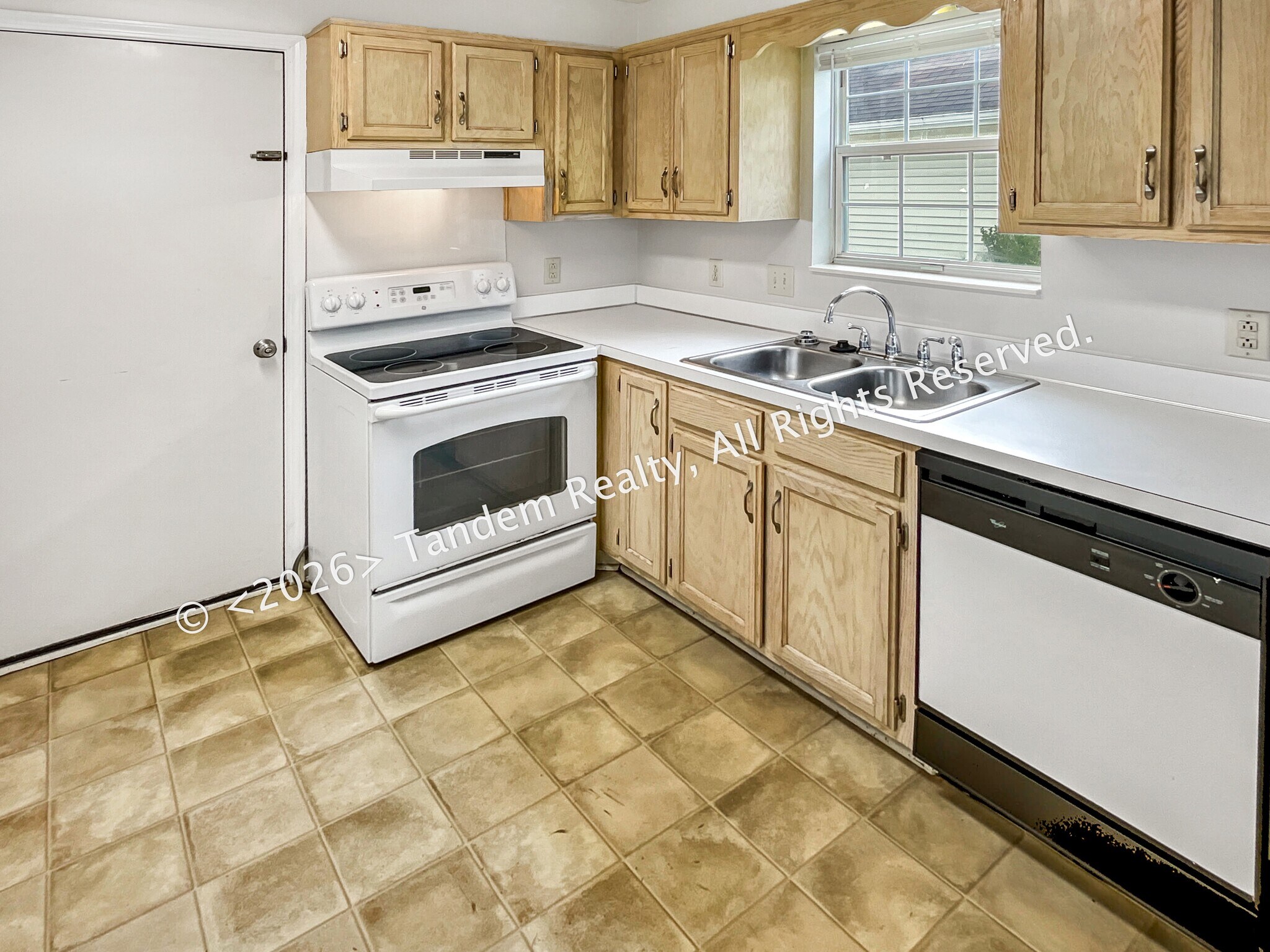 Building Photo - 512 Selsey Ct S