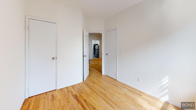 Building Photo - 240 Waverly Pl