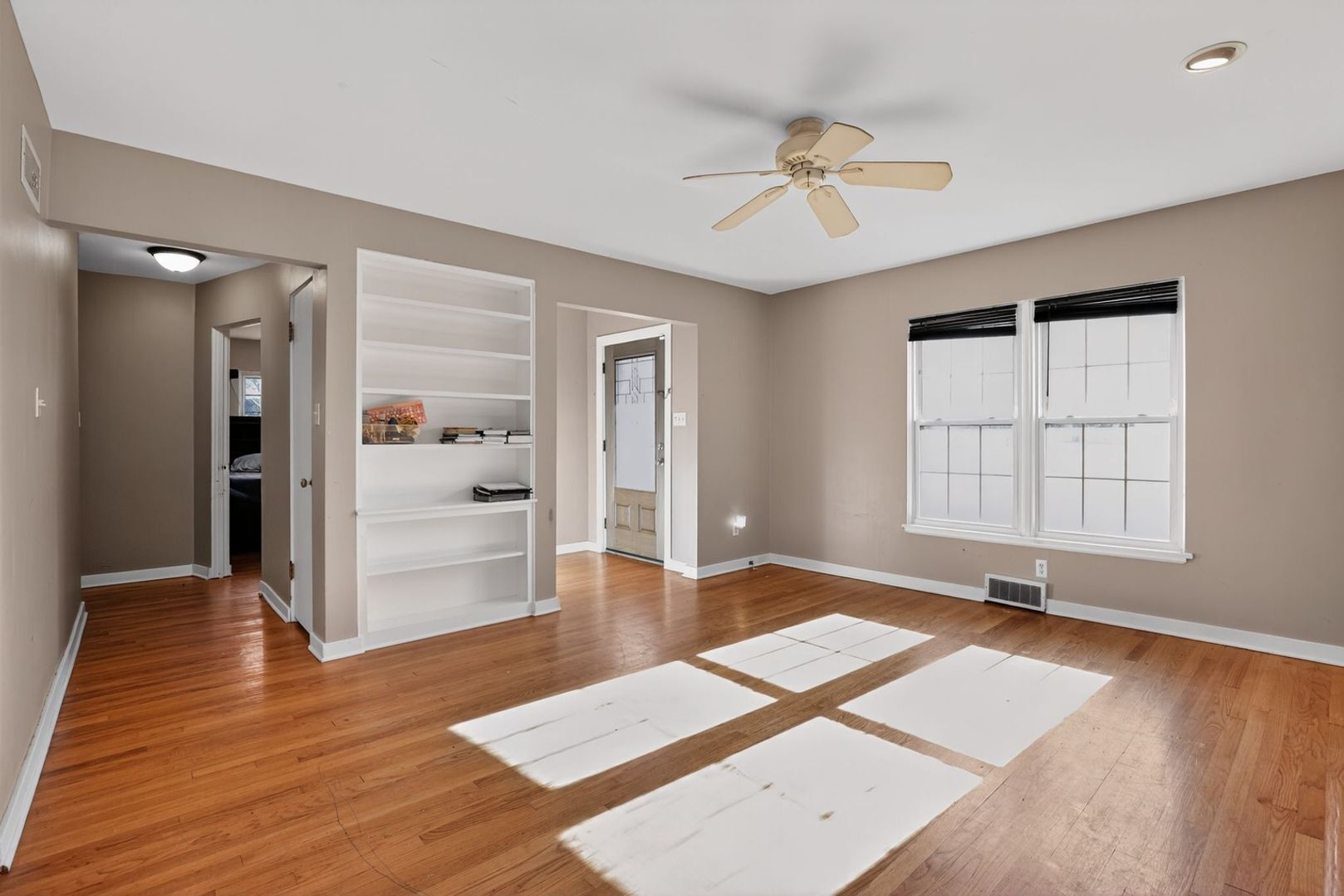 Building Photo - 800 W Joliet St