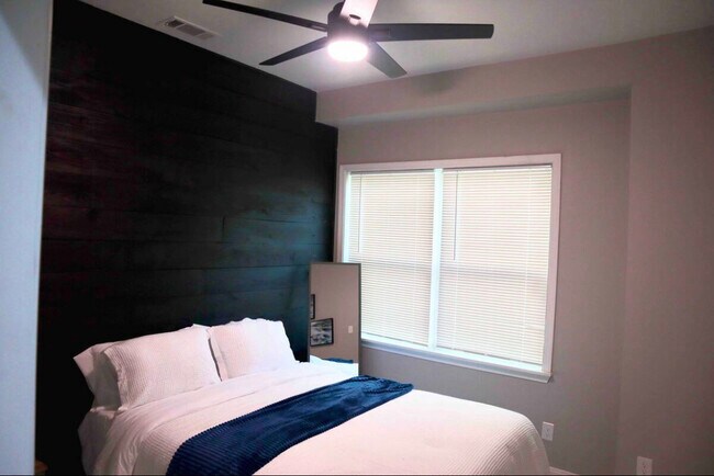 Building Photo - 1927 Louisiana Ave