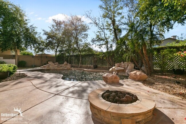 Building Photo - Beautiful 4Bdm 2.5Ba Tuscan-Inspired Home Located in the Norterra Area of Phoenix!