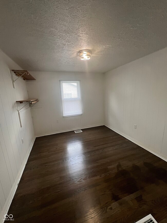 Building Photo - 702 W 23rd St