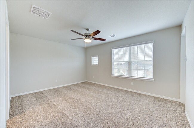 Building Photo - 821 Laguna Grn Ln