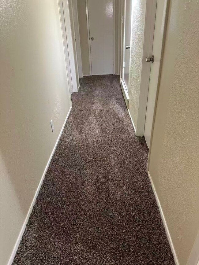 Building Photo - Newly Renovated 3 Bedroom House in Dallas