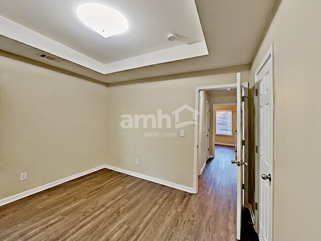 Building Photo - 303 Hidden Creek Ln