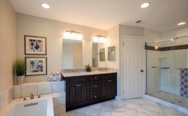 Building Photo - 3436A Holly Rd