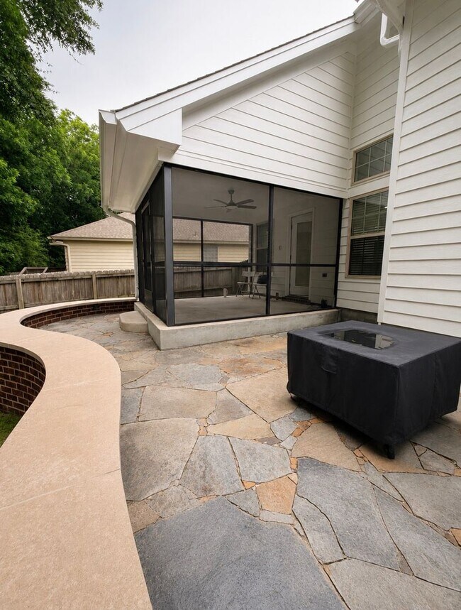 Building Photo - 705 Evanwood Dr