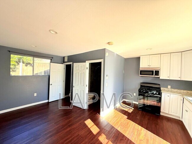 Building Photo - 17535-17537 Baltar Street