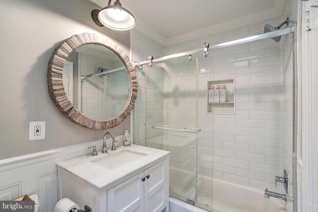 Building Photo - 5703 Brookside Dr