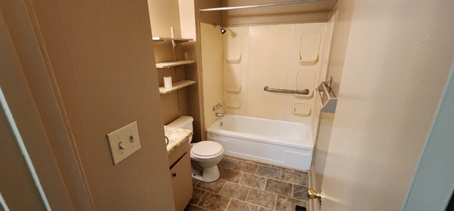 Building Photo - 2308 E 13th St