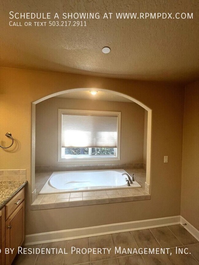 Building Photo - 18278 SW Santoro Dr