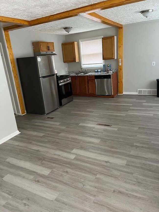 Building Photo - 3 bed/ 1 Bath