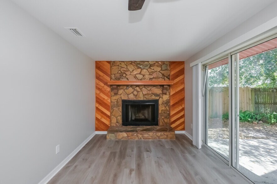 Building Photo - 4107 Canoga Park Dr