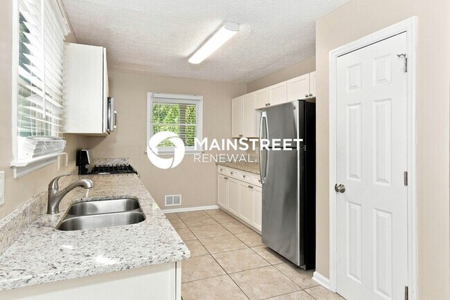 Building Photo - 3 Bedroom Pet-Friendly Home in Acworth, GA with Main Street Renewal