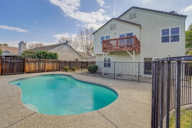 Building Photo - 1561 Spring Ct