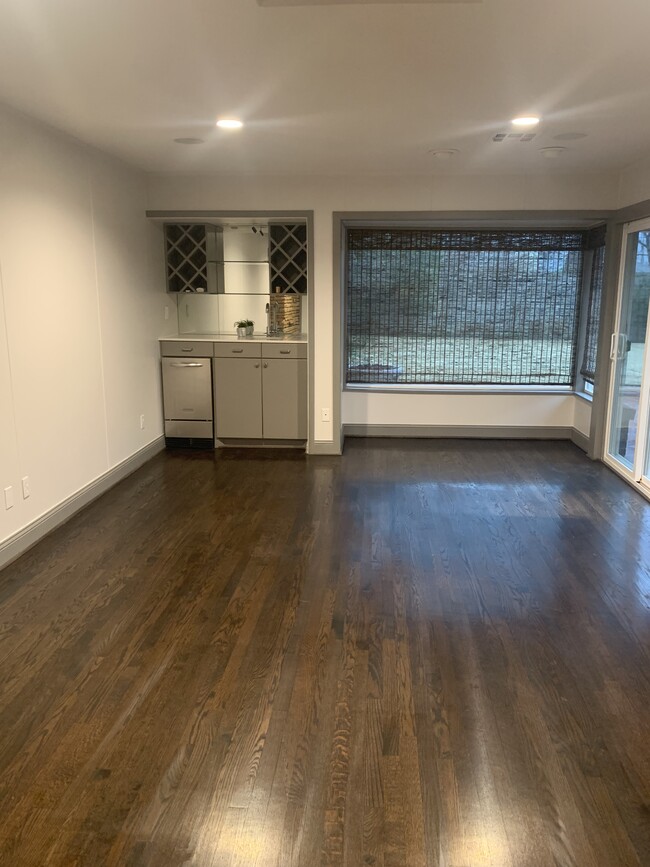 Building Photo - 1720 Dorchester Pl