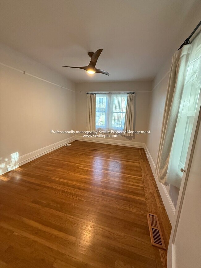 Building Photo - Charming 1920s Alameda East End  2BR+ / 1B...