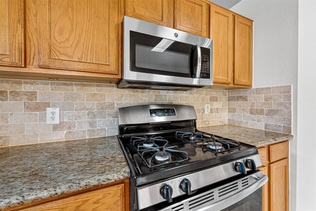 Building Photo - 19439 Hillside Springs Cir