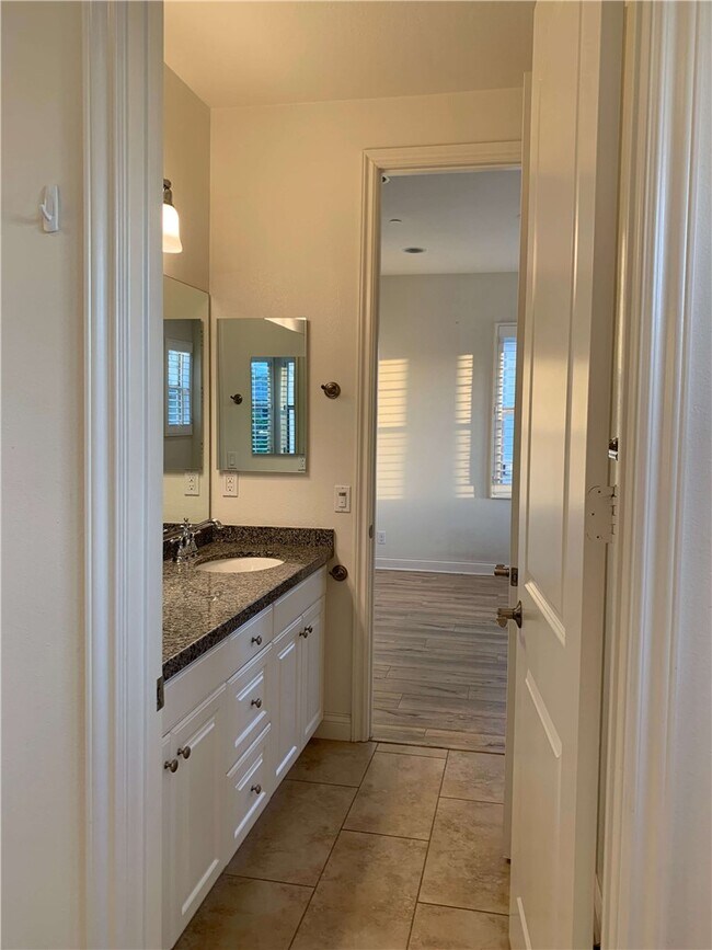 Building Photo - 166 Willowbend