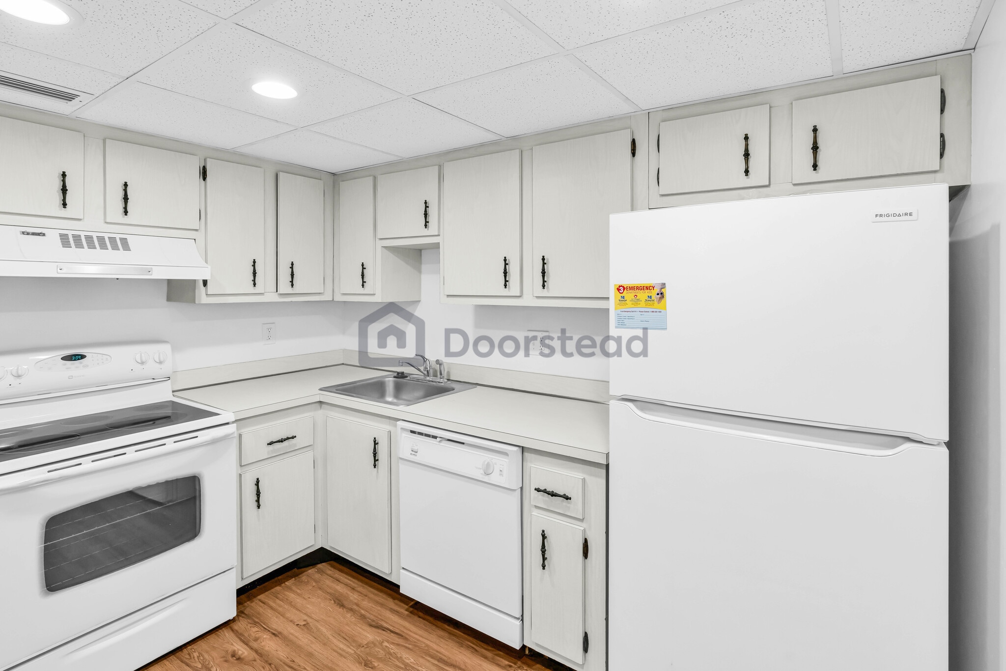 Building Photo - 4172 Inverrary Dr