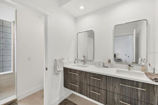 Building Photo - 8234 Harborside Cir