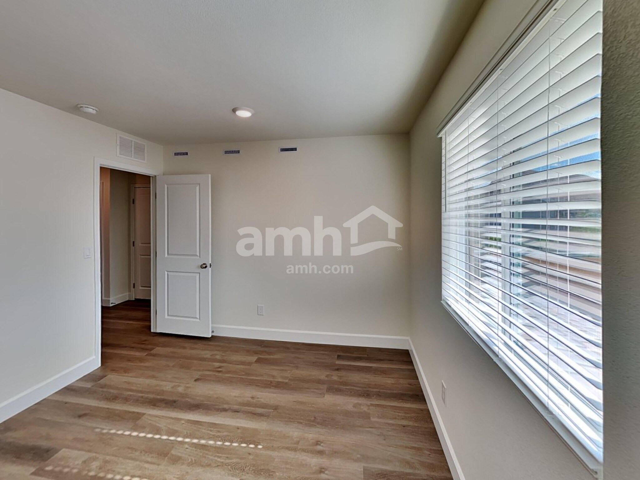 Building Photo - 10387 Medusita St