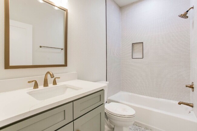 Building Photo - Build in 2025, 3 bed 3 bath near downtown!