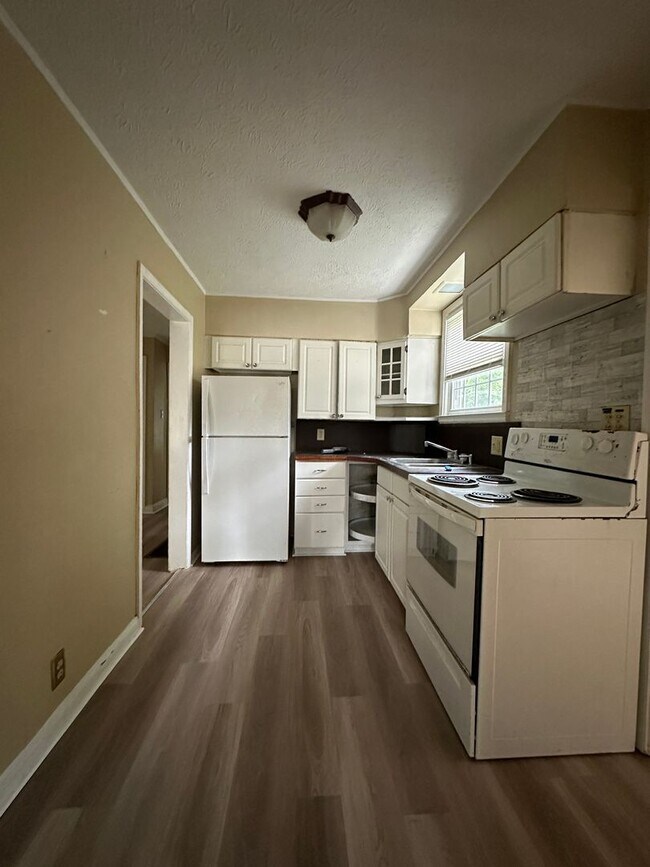 Building Photo - 1712 W Bethel Ave