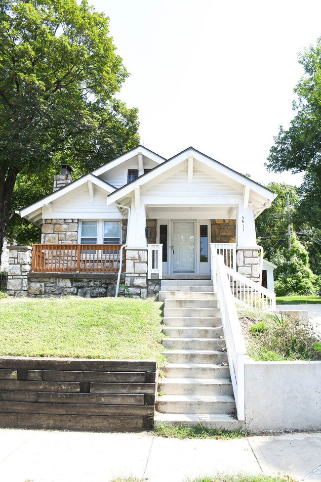 Primary Photo - Stunning 3 Bed 1 Bath Home