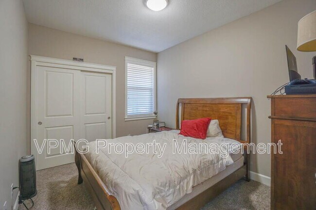 Building Photo - 12114 NW 41st Ave