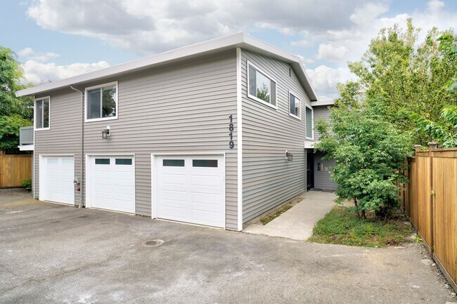 Building Photo - 1819 3rd Ave W