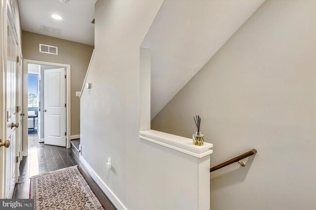 Building Photo - 8052 Red Hook St