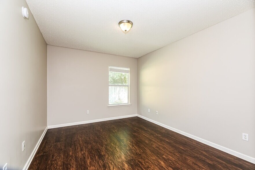 Building Photo - 14036 Crestwick Dr W