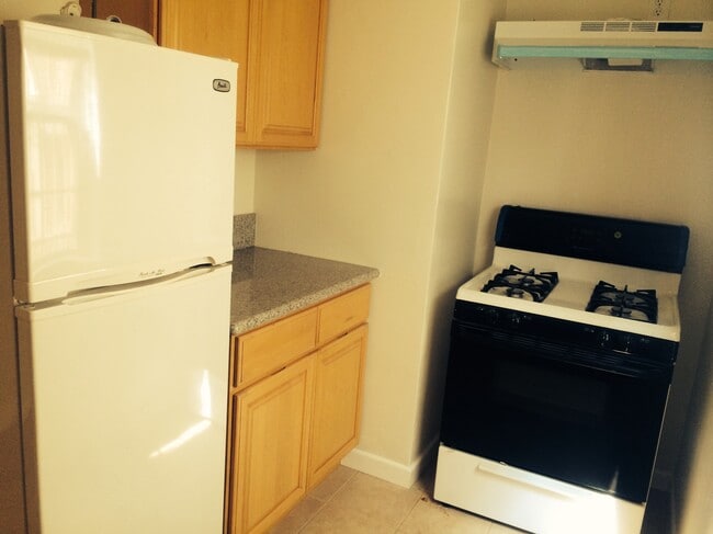 Kitchen - 3006 Van Buren Pl