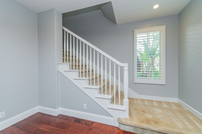 Building Photo - 3BD/2.5BA/2Garage Two Story upgraded End Unit Condo Woodbury Irvine $4800