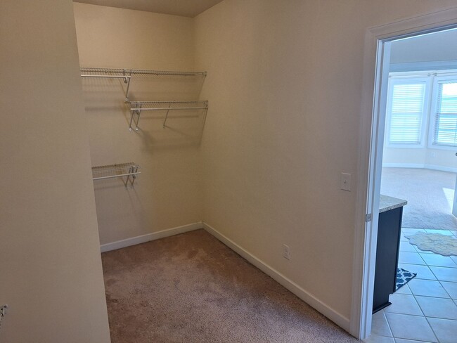 Building Photo - MARCH MOVE IN SPECIAL - $300 off FIRST FUL...