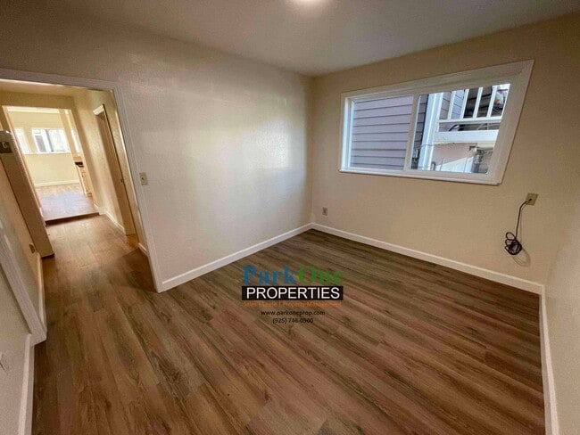 Building Photo - Buckley