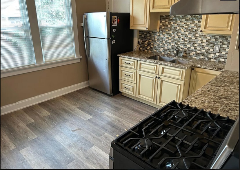 Kitchen - Stainless Steel Appliances - 1 Traymore St