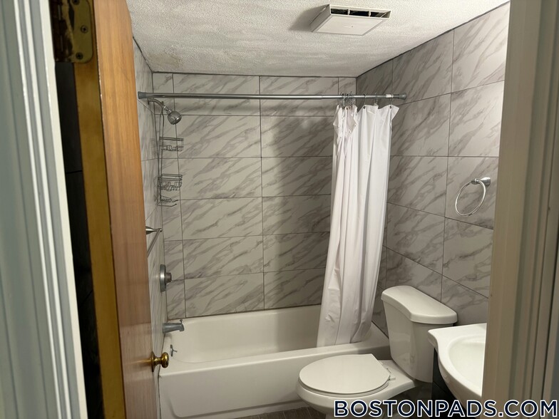 Building Photo - 80 Gardner St