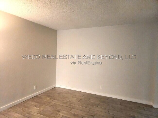Building Photo - 5112 N 28th Dr