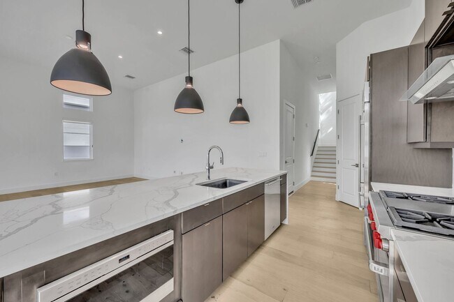 Building Photo - New Construction- walk to Park Avenue